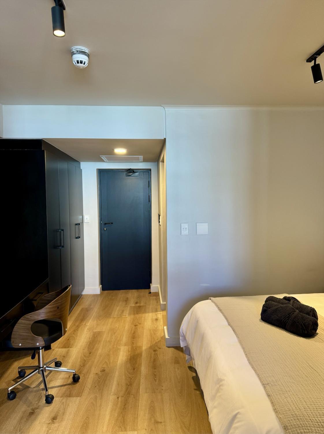 Modern Cbd Apartment